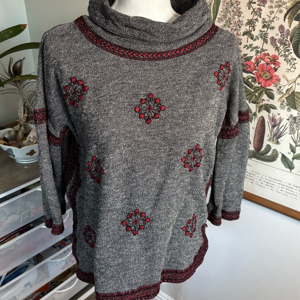 Lucky Lotus Gray and Red Women's Cowl Neck Sweater Small